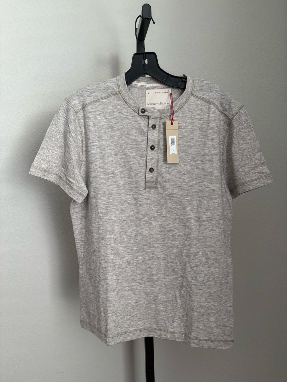 Banana Republic Men’s Henley Tshirt